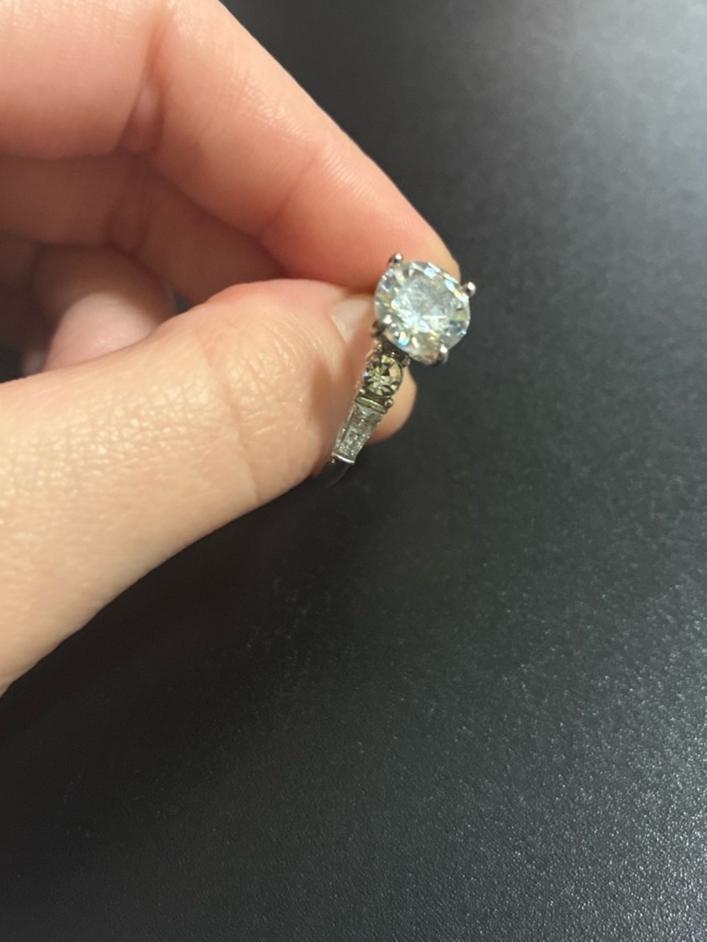 Engagement style Ring - Classic Sparkle